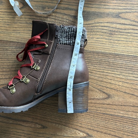 Baretraps brown lace up heel boot - Picture 3 of 5